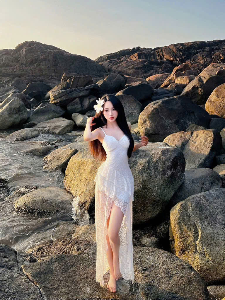 Đầm 2 dây ren đuôi tôm ( kèm quần trong váy ) K6360 - Ảnh 3